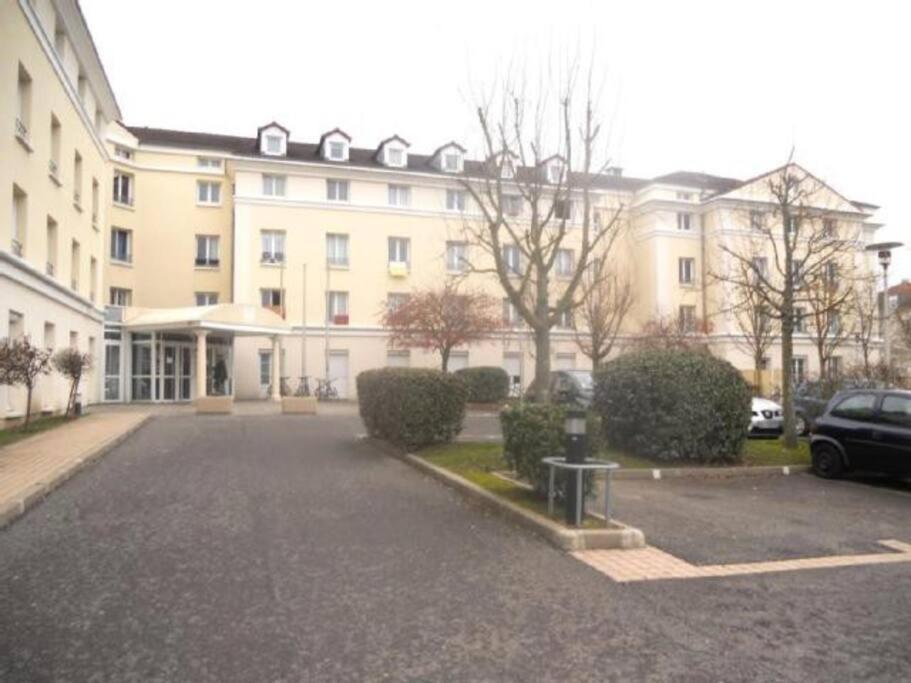 Apartamento Cosy flat Bussy-Saint-Georges Exterior foto